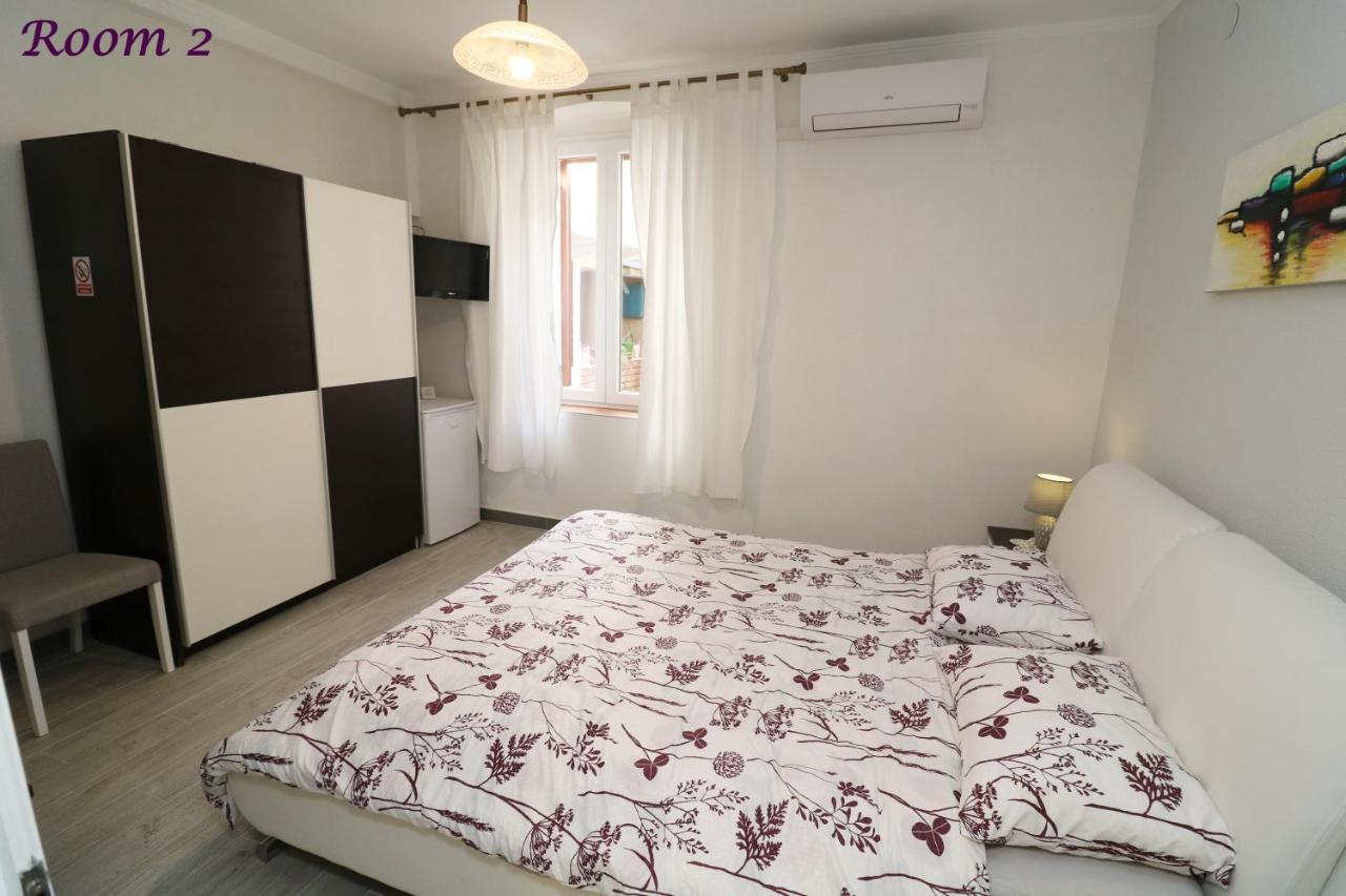Old Town Rooms And Apartment Пореч Екстериор снимка