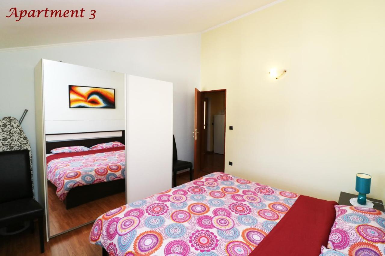 Old Town Rooms And Apartment Пореч Екстериор снимка