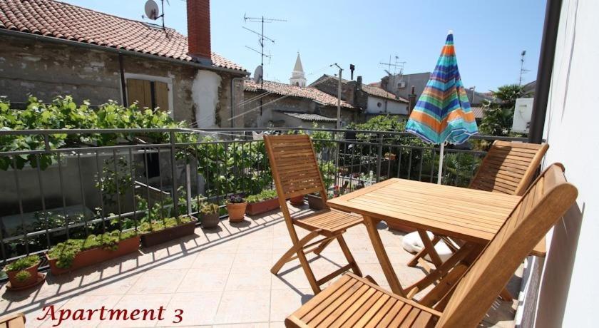 Old Town Rooms And Apartment Пореч Екстериор снимка